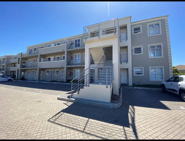 2 BEDROOM APARTMENT SOLD IN MELKBOSSTRAND CENTRAL
